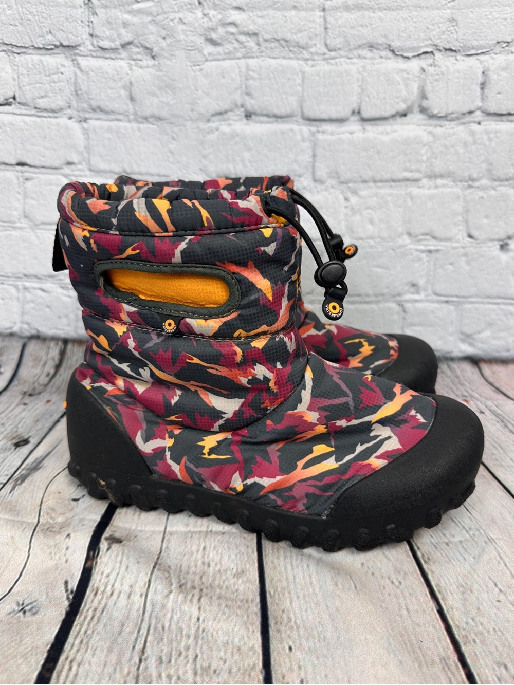 Bogs Kids' B-Moc Snow Winter Mountain boots youth size 6